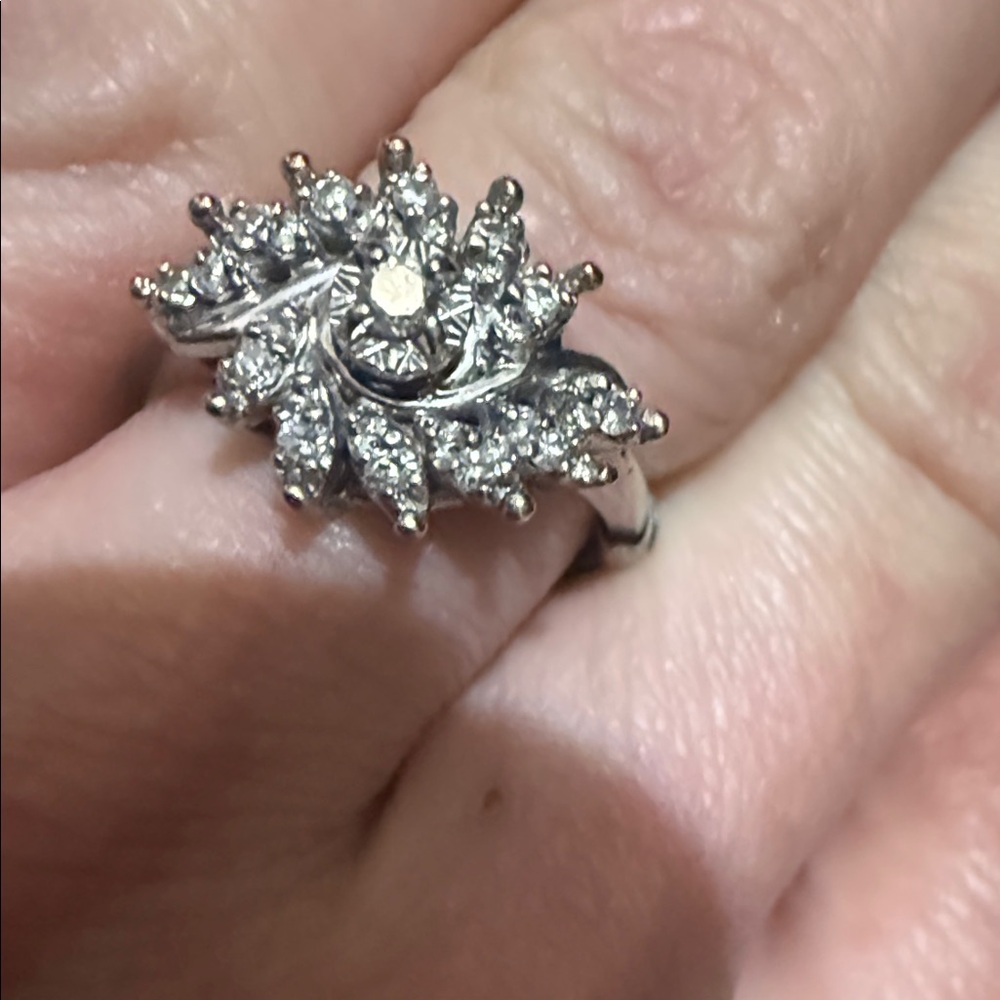 Vintage 14 karat white gold diamond ring starburst sz 7